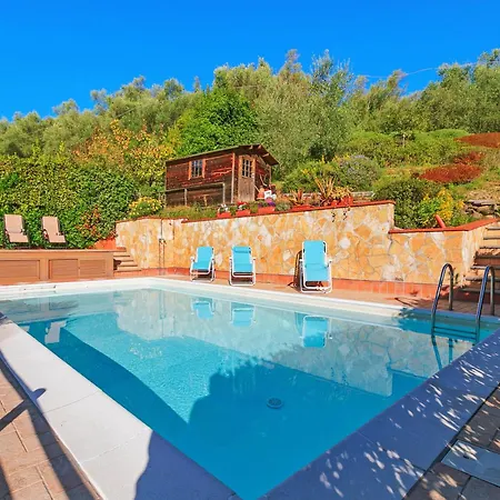 Comfortable House With Private Pool Vakantiehuis *