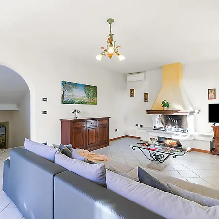 Comfortable House With Private Pool Pescia