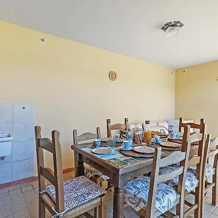 Comfortable House With Private Pool Vakantiehuis