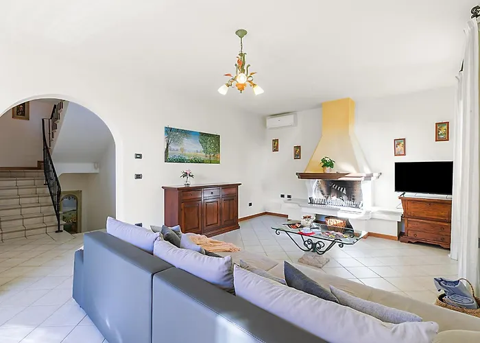 Comfortable House With Private Pool Pescia